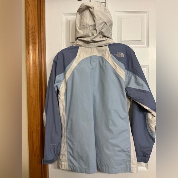 The North Face Girl’s HYVENT Jacket - Picture 4 of 7